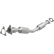 Load image into Gallery viewer, MagnaFlow DF Cat Conv 05-07 Chevy Cobalt/06-07 HHR/07 Pontiac G5/05-07 Saturn Ion/06-07 Ion-2/Ion-3