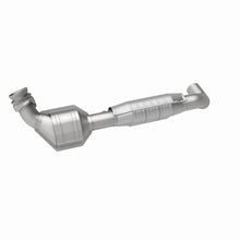 Load image into Gallery viewer, MagnaFlow Direct Fit Catalytic Converter 04-06 F-150 Pickup 5.4L 2WD D/S