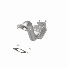 Load image into Gallery viewer, MagnaFlow Direct Fit Catalytic Converter 02-04 Ford Focus L4-2.0L