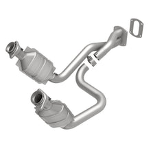 Load image into Gallery viewer, MagnaFlow Direct Fit Catalytic Converter 05-07 Ford F250/F350 5.4L