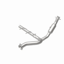 Load image into Gallery viewer, MagnaFlow Direct Fit Catalytic Converter 2007-2008 Ford Expedition/Navigator V8-5.4L