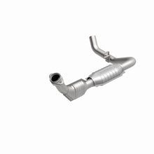 Load image into Gallery viewer, MagnaFlow Direct Fit Catalytic Converter 99-02 Expedition 5.4L 4wd