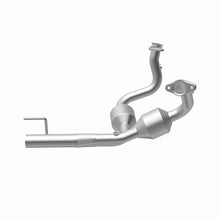 Load image into Gallery viewer, MagnaFlow Direct Fit Catalytic Converter 04 Jeep Grand Cherokee 4.7L