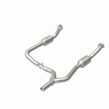 Load image into Gallery viewer, MagnaFlow Direct Fit Catalytic Converter 2009-2014 E-150 4.6 L Underbody