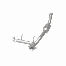 Load image into Gallery viewer, MagnaFlow Direct Fit Catalytic Converter 05-06 Lincoln Navigator 5.4L w/ 3in Main Piping