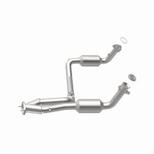 Load image into Gallery viewer, MagnaFlow DF Catalytic Conv OEM 2005 GMC Sierra/Chevrolet Silverado 1500/Cadillac Escalade Underbody