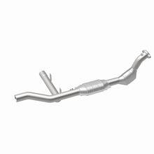 Load image into Gallery viewer, MagnaFlow Direct Fit Catalytic Converter 97-98 Ford Expedition 4.6