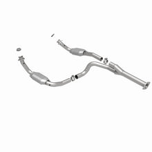 Load image into Gallery viewer, MagnaFlow Direct Fit Catalytic Converter 2002 Chevy E 1500 Van 4.3L