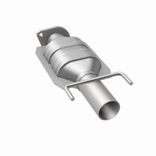 Load image into Gallery viewer, MagnaFlow Direct Fit Catalytic Converter 95-02 Lincoln Continental