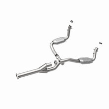 Load image into Gallery viewer, MagnaFlow Direct Fit Catalytic Converter 2002 Chevy E 1500 Van 4.3L