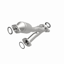 Load image into Gallery viewer, MagnaFlow Direct Fit Catalytic Converter 01-03 Highlander 3L rr OEM