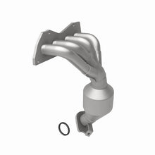 Load image into Gallery viewer, MagnaFlow Direct Fit Catalytic Converter 09 Toyota Venza 2.7L