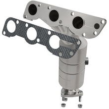 Load image into Gallery viewer, MagnaFlow Direct Fit Catalytic Converter 04-05 Suz Verona2.5 Manifold Front