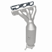 Load image into Gallery viewer, MagnaFlow Direct Fit Catalytic Converter 04-05 Suz Verona2.5 Manifold Front