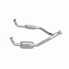 Load image into Gallery viewer, MagnaFlow Direct Fit Catalytic Converter 94-95 Disc./Defender 3.9L