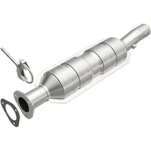 Load image into Gallery viewer, MagnaFlow Direct Fit Catalytic Converter 07-08 E-350 Super Duty 5.4 &amp; 6.8 L OEM Underbody