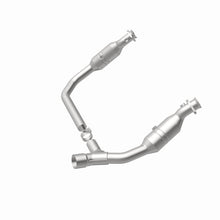 Load image into Gallery viewer, MagnaFlow Direct Fit Catalytic Converter 06-07 Ram 1500 4.7L Underbody