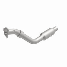Load image into Gallery viewer, MagnaFlow Direct Fit Catalytic Converter OEM 2004-2006 Chrysler Pacifica Underbody