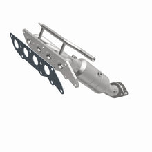 Load image into Gallery viewer, MagnaFlow Direct Fit Catalytic Converter 07 Ford Focus 2.0L Manifold **CA Emissions**