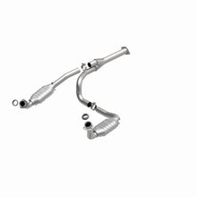 Load image into Gallery viewer, MagnaFlow Direct Fit Catalytic Converter 2002 Chevy E 1500 Van 4.3L