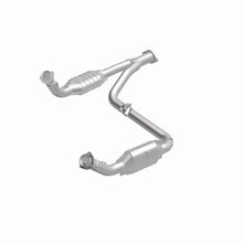 Load image into Gallery viewer, MagnaFlow Direct Fit Catalytic Converter 00-01Tahoe/Yukon V8 5.7L