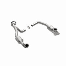 Load image into Gallery viewer, MagnaFlow Direct Fit Catalytic Converter 2002 Ford E-Series Vans 5.4L