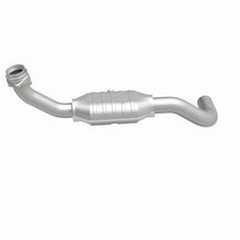 Load image into Gallery viewer, MagnaFlow Direct Fit Catalytic Converter 03-05 Ford Expedition/05-06 Lincoln Navigator 5.4L D/S