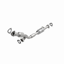 Load image into Gallery viewer, MagnaFlow Direct Fit Catalytic Converter 02-03 Saturn Vue 3.0L Rear