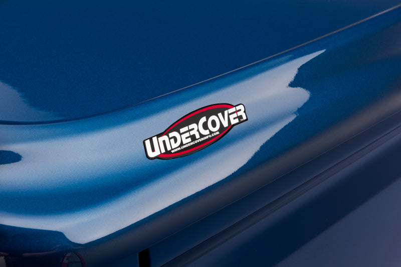 UnderCover 17-18 Chevy Silverado 1500 (19 Legacy) 5.8ft Lux Bed Cover - Gasoline