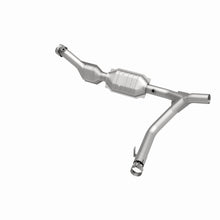 Load image into Gallery viewer, MagnaFlow Direct Fit Catalytic Converter 01 Ford Trucks 5.4L