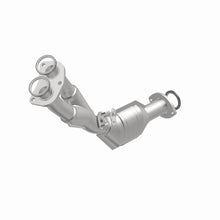 Load image into Gallery viewer, MagnaFlow Direct Fit Catalytic Converter 01-04 Toyota Tacoma 2.7L