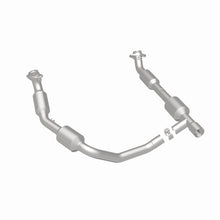 Load image into Gallery viewer, MagnaFlow Direct Fit Catalytic Converter 05-06 Ford E-350 Super Duty 5.4L