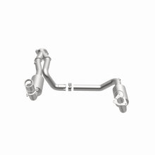 Load image into Gallery viewer, MagnaFlow DF Catalytic Conv OEM 2005 GMC Sierra/Chevrolet Silverado 1500/Cadillac Escalade Underbody