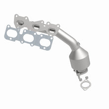 Load image into Gallery viewer, MagnaFlow Direct Fit Catalytic Converter 2007-2009 Sorento 3.3 3.8 L Manifold