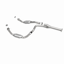 Load image into Gallery viewer, MagnaFlow Direct Fit Catalytic Converter 2002 Chevy E 1500 Van 4.3L