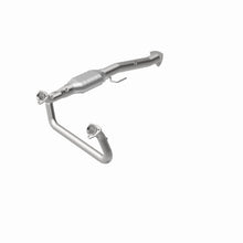 Load image into Gallery viewer, MagnaFlow Direct Fit Catalytic Converter Astro-Safari Van 96-99