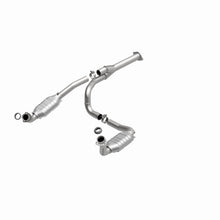 Load image into Gallery viewer, MagnaFlow Direct Fit Catalytic Converter 2002 Chevy E 1500 Van 4.3L