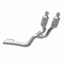 Load image into Gallery viewer, MagnaFlow Direct Fit Catalytic Converter 99-04 Jeep Grand Cherokee 4.0L Front