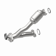 Load image into Gallery viewer, MagnaFlow Direct Fit Catalytic Converter 01-03 Highlander 3L rr OEM