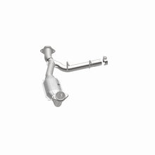 Load image into Gallery viewer, MagnaFlow Direct Fit Catalytic Converter 05 Expedition P/S 5.4L OEM