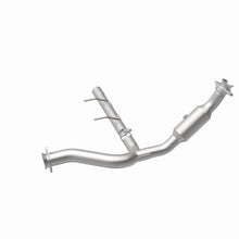 Load image into Gallery viewer, MagnaFlow Direct Fit Catalytic Converter 2007-2008 Ford Expedition/Navigator V8-5.4L