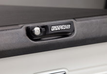 Load image into Gallery viewer, UnderCover 19-20 Chevy Silverado 1500 6.5ft Elite Bed Cover - Black Textured