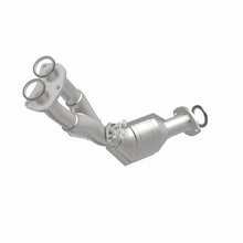 Load image into Gallery viewer, MagnaFlow Direct Fit Catalytic Converter 01-04 Tacoma 2.7L front 49S