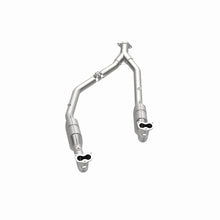 Load image into Gallery viewer, MagnaFlow Direct Fit Catalytic Converter OEM 2003 Land Rover Discovery Underbody