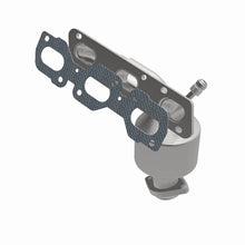 Load image into Gallery viewer, MagnaFlow Direct Fit Catalytic Converter 00-01 Mazda MPV 2.5L Manifold