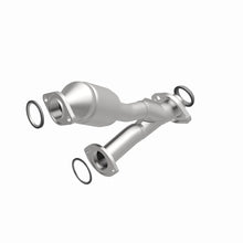 Load image into Gallery viewer, MagnaFlow Direct Fit Catalytic Converter 01-03 Highlander 3L rr OEM