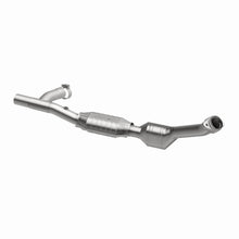 Load image into Gallery viewer, MagnaFlow Direct Fit Catalytic Converter 99-02 Expedition 5.4L 4wd
