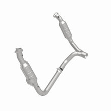 Load image into Gallery viewer, MagnaFlow Direct Fit Catalytic Converter 2006 Dodge RAM 1500 Pickup 5.7L Solid Front Axle