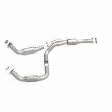 Load image into Gallery viewer, MagnaFlow Direct Fit Catalytic Converter 2011-2012 EXPRESS 2500 6.0L 6.0L Underbody