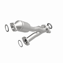 Load image into Gallery viewer, MagnaFlow Direct Fit Catalytic Converter 01-03 Highlander 3L rr OEM
